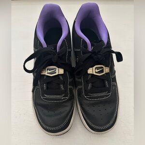 Youth 4.5 Nike Black & Purple Air Force 1 '07 LV8 Low Sneakers
